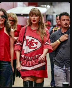 Taylor Swift arrives to Arrowhead Stadium looking completely unbothered.